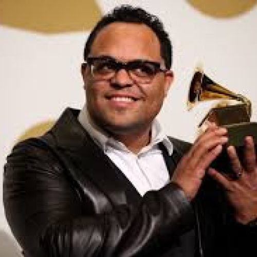 Israel Houghton – A Life of Music, Ministry, and Inspiration