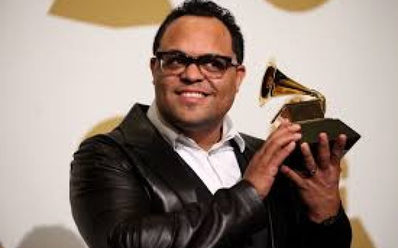 Israel Houghton – A Life of Music, Ministry, and Inspiration